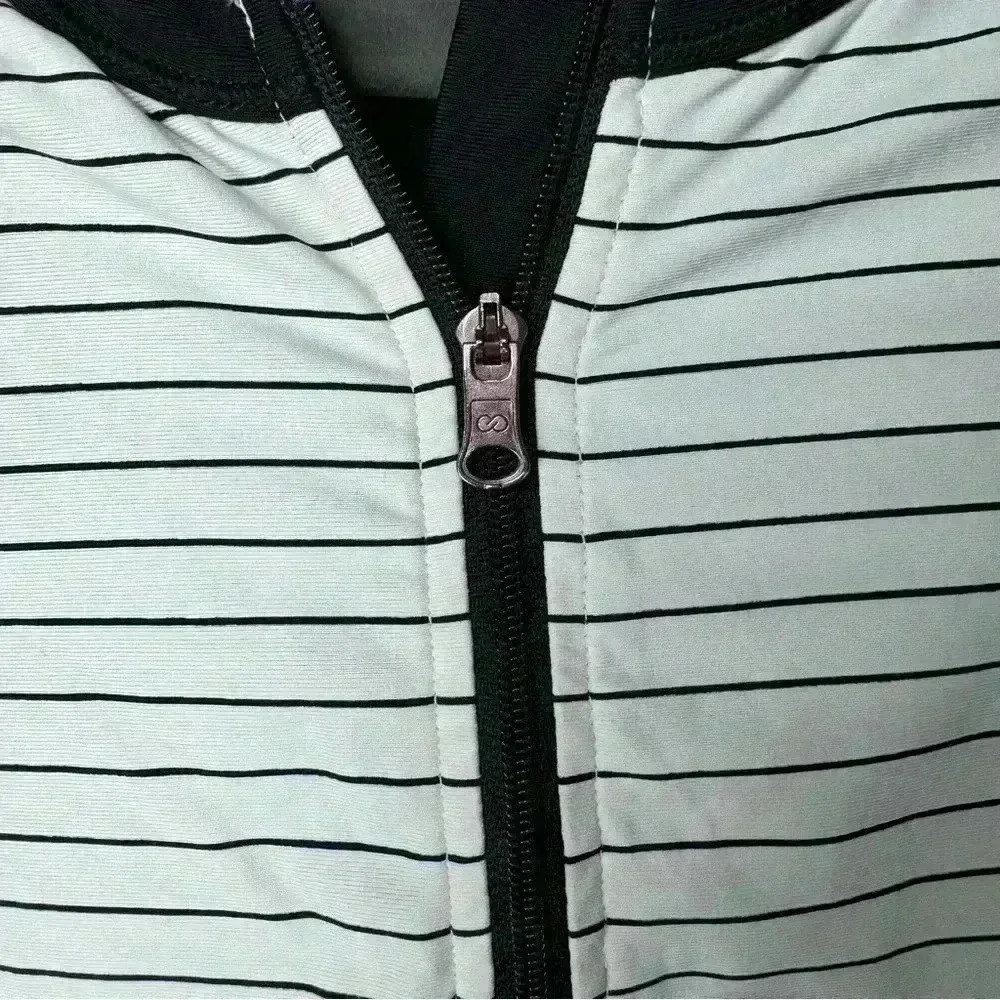 Calia Carrie Underwood White & Black Pinstriped Ruched Pull Over Top Size Small - Picture 6 of 6